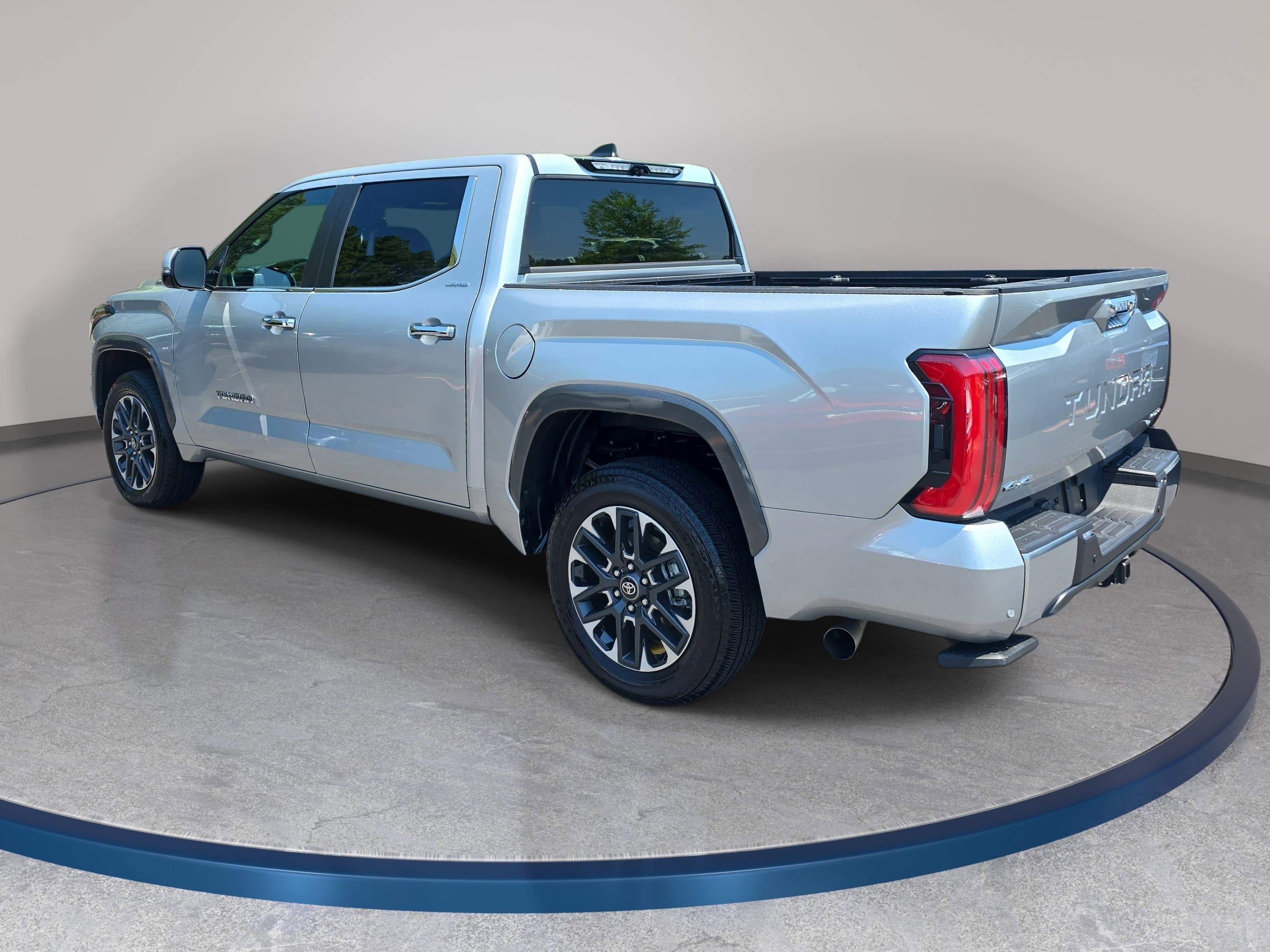 Used 2025 Toyota Tundra Limited AWD/4WD image 7