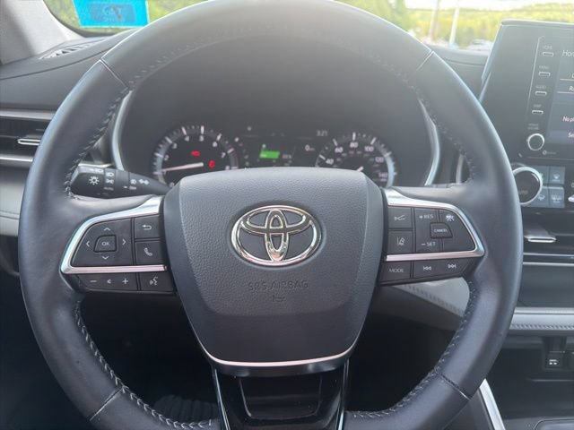 Used 2021 Toyota Highlander XLE AWD/4WD image 20