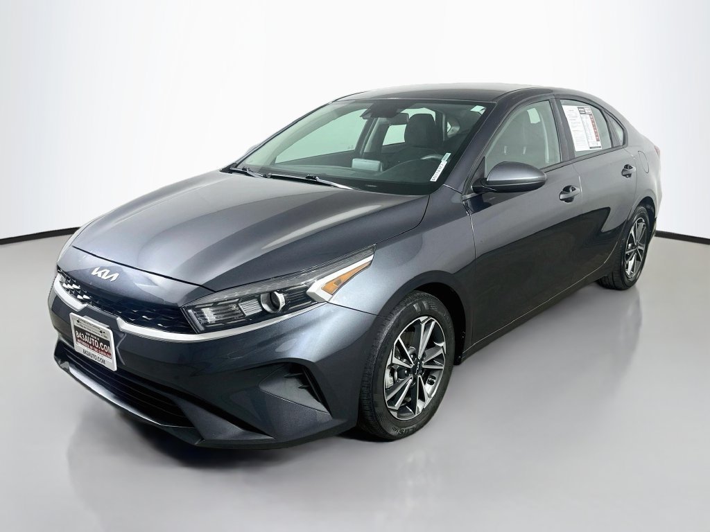 Used 2023 Kia Forte LXS FWD image 3
