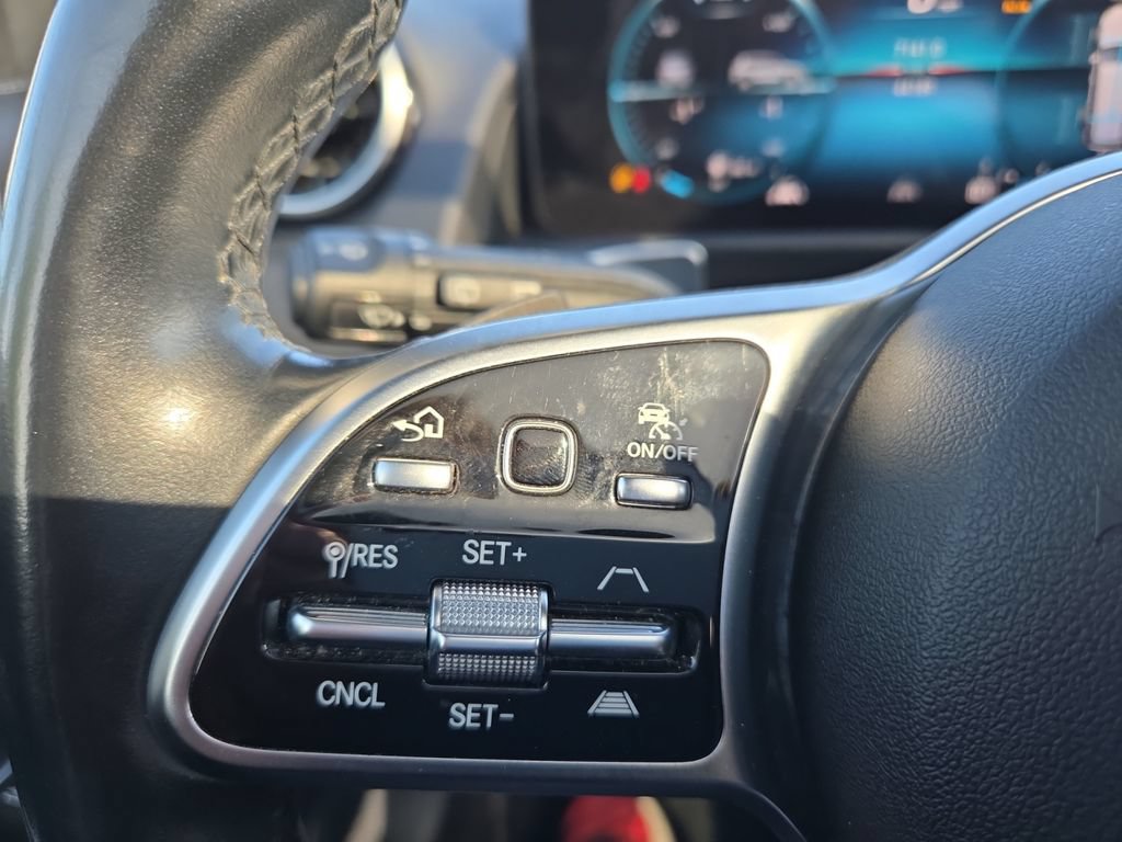 Used 2023 Mercedes-Benz GLB 250 4MATIC w/ Premium Package image 27