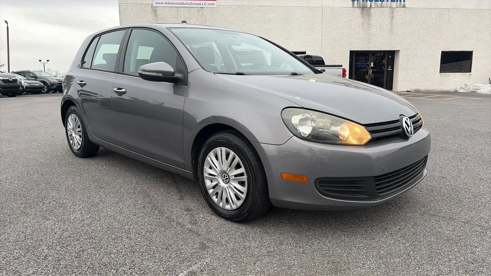 Used 2010 Volkswagen Golf 4-Door image 2