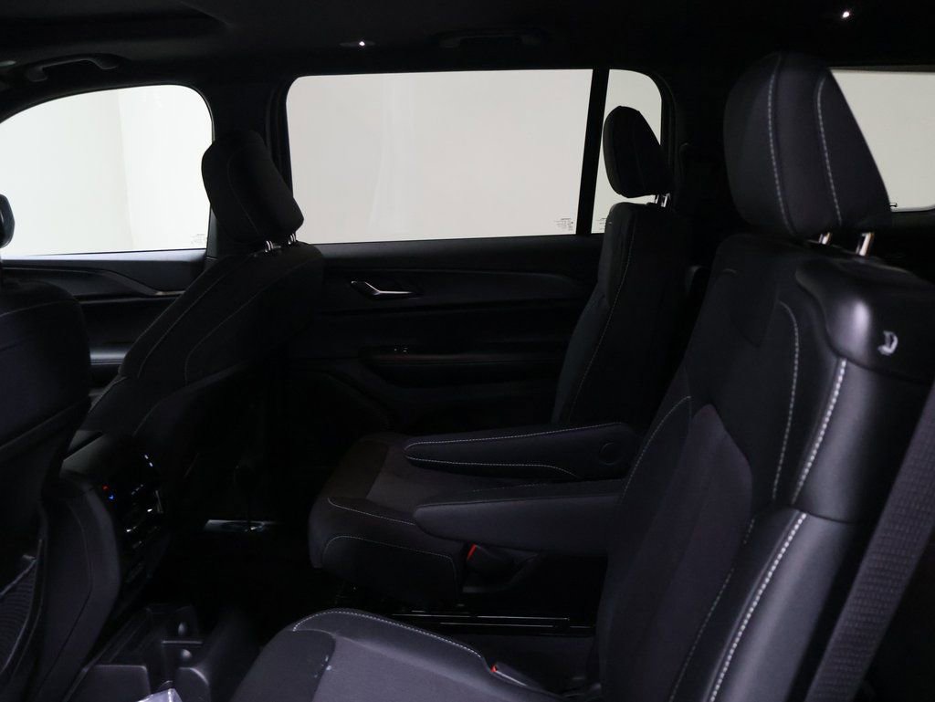 New 2025 Jeep Grand Cherokee L Laredo w/ Luxury Tech Group I image 12