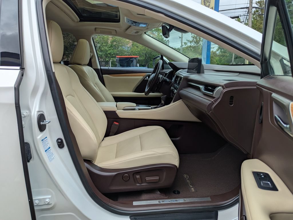Used 2020 Lexus RX 350L Premium w/ Premium Package AWD/4WD image 32