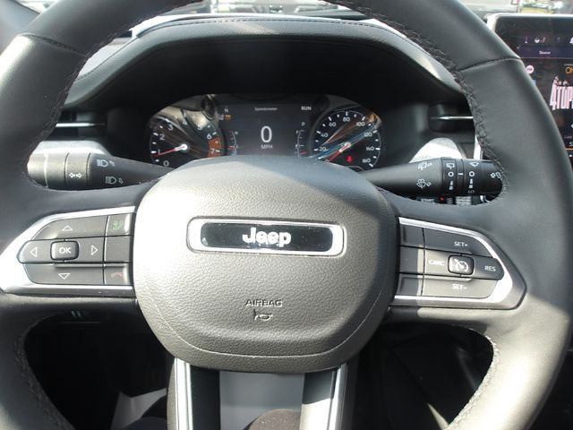 Used 2023 Jeep Compass Latitude w/ Sun and Sound Group AWD/4WD image 16