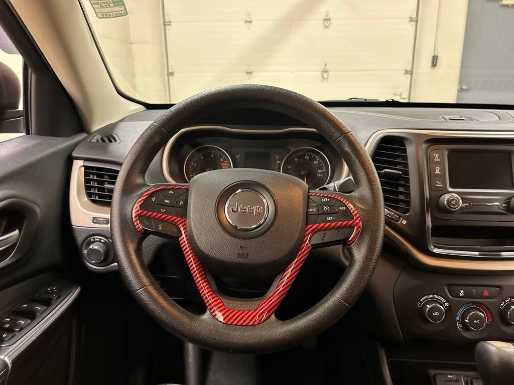 Used 2016 Jeep Cherokee Sport FWD image 16