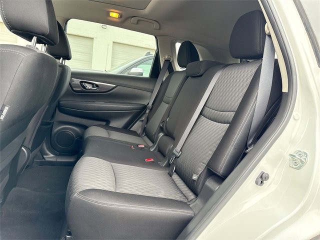 Used 2018 Nissan Rogue SV w/ Sun & Sound Touring Package image 14