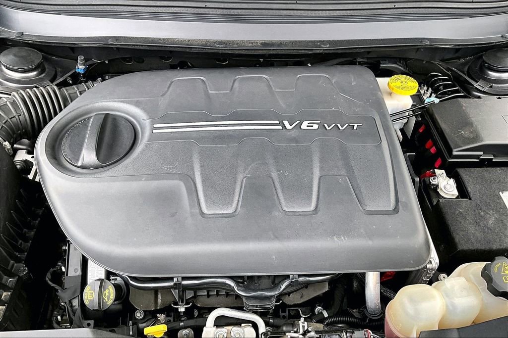 Used 2019 Jeep Cherokee Trailhawk w/ Cold Weather Group image 31