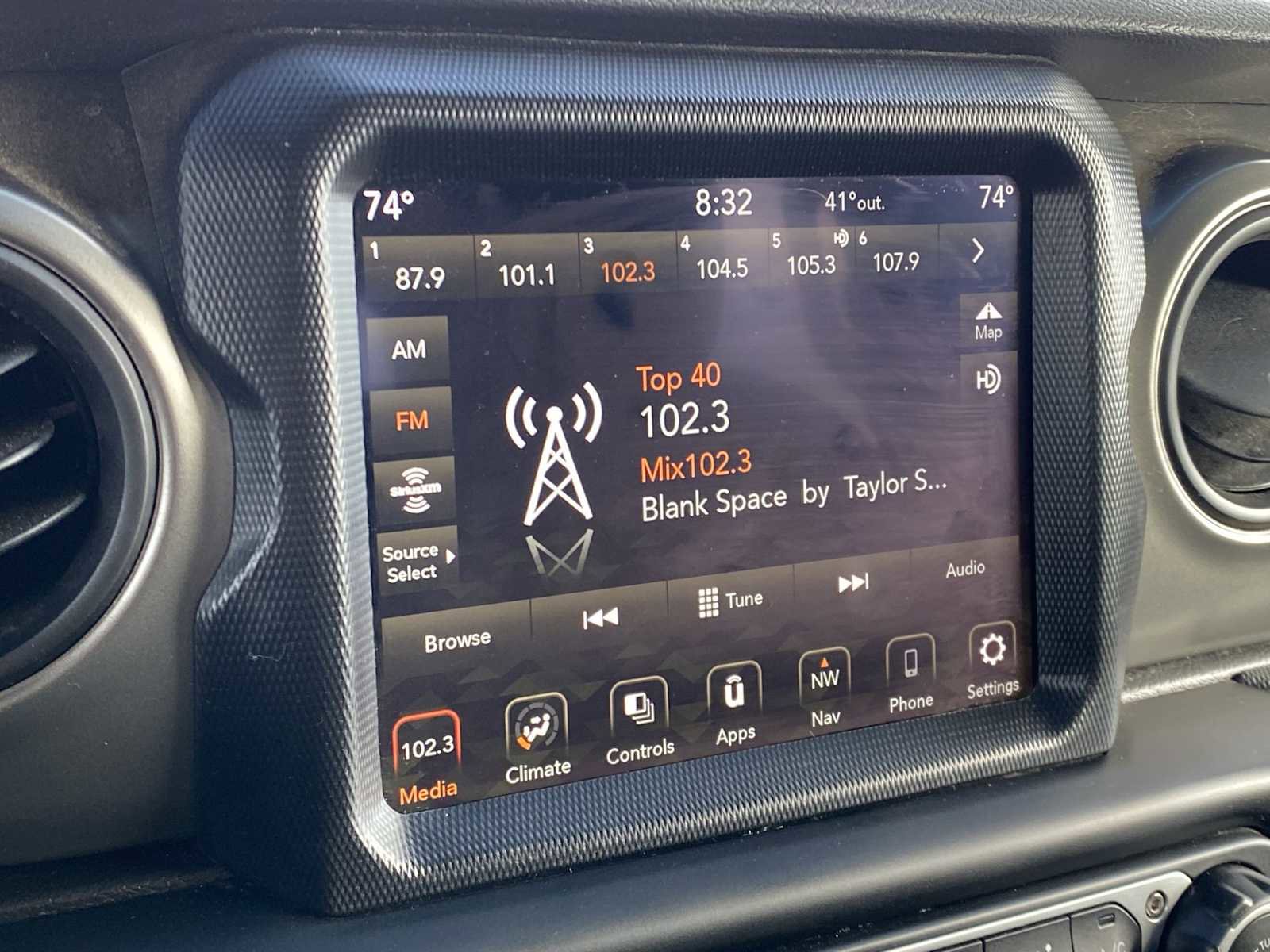 Used 2023 Jeep Gladiator Sport AWD/4WD image 18