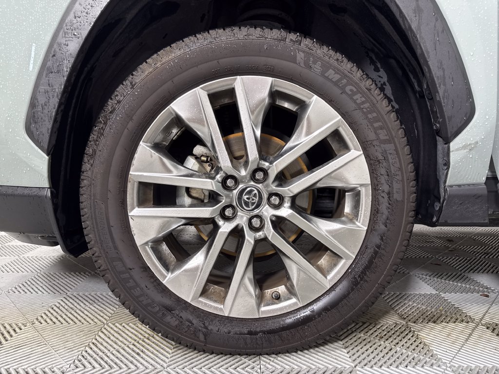 Used 2019 Toyota RAV4 XLE Premium w/ Cold Weather Package FWD image 23