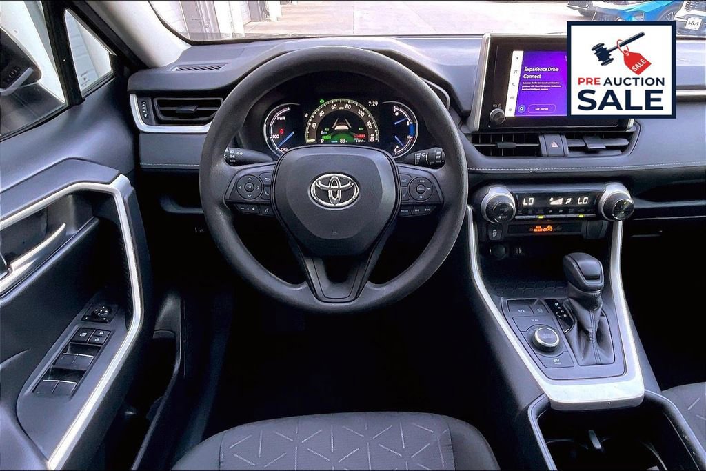 Used 2024 Toyota RAV4 XLE AWD/4WD image 5