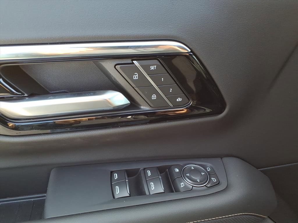 New 2026 Chevrolet Suburban Premier image 9