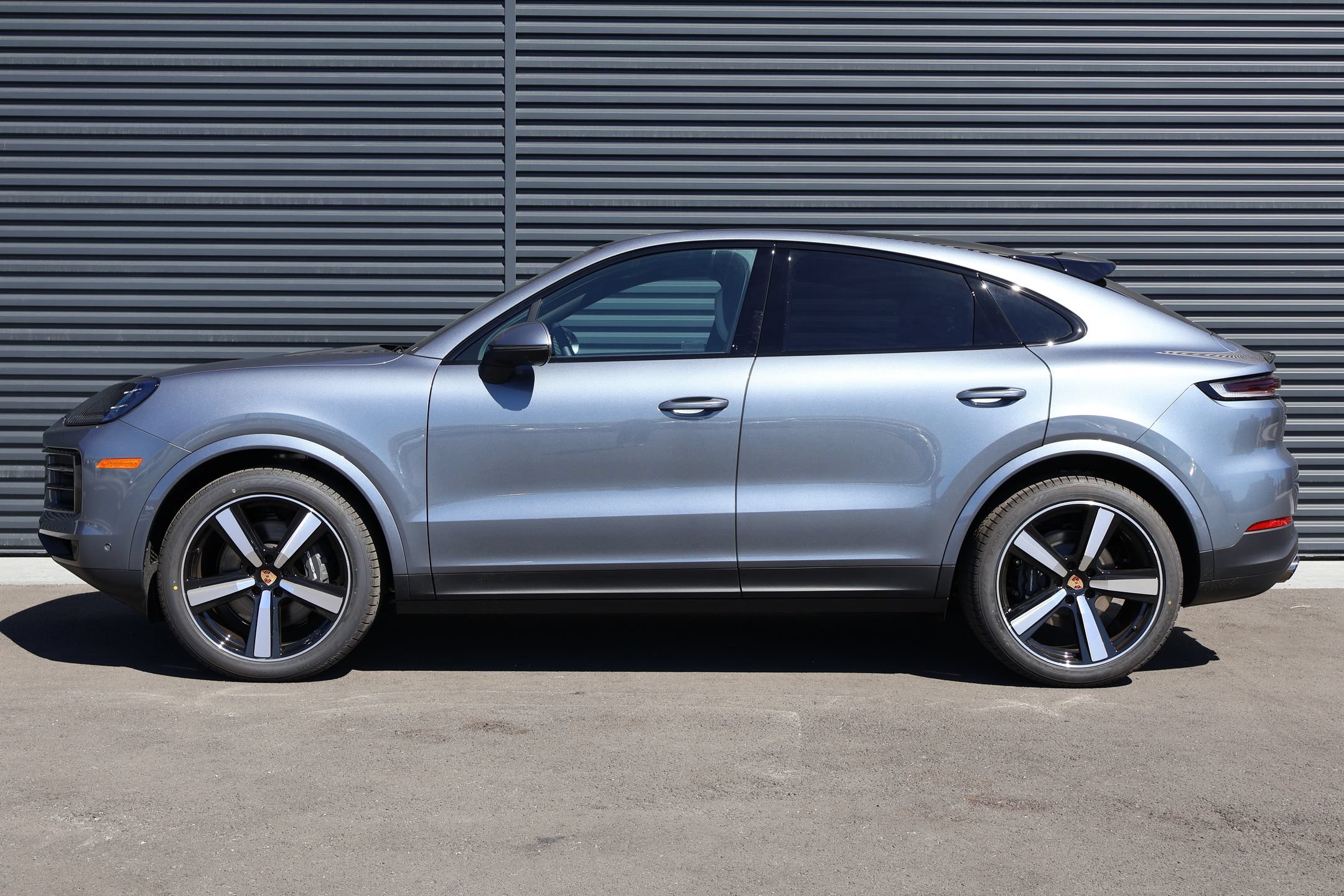 New 2026 Porsche Cayenne Coupe AWD/4WD image 2