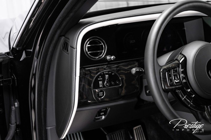 Used 2025 Rolls-Royce Cullinan image 27