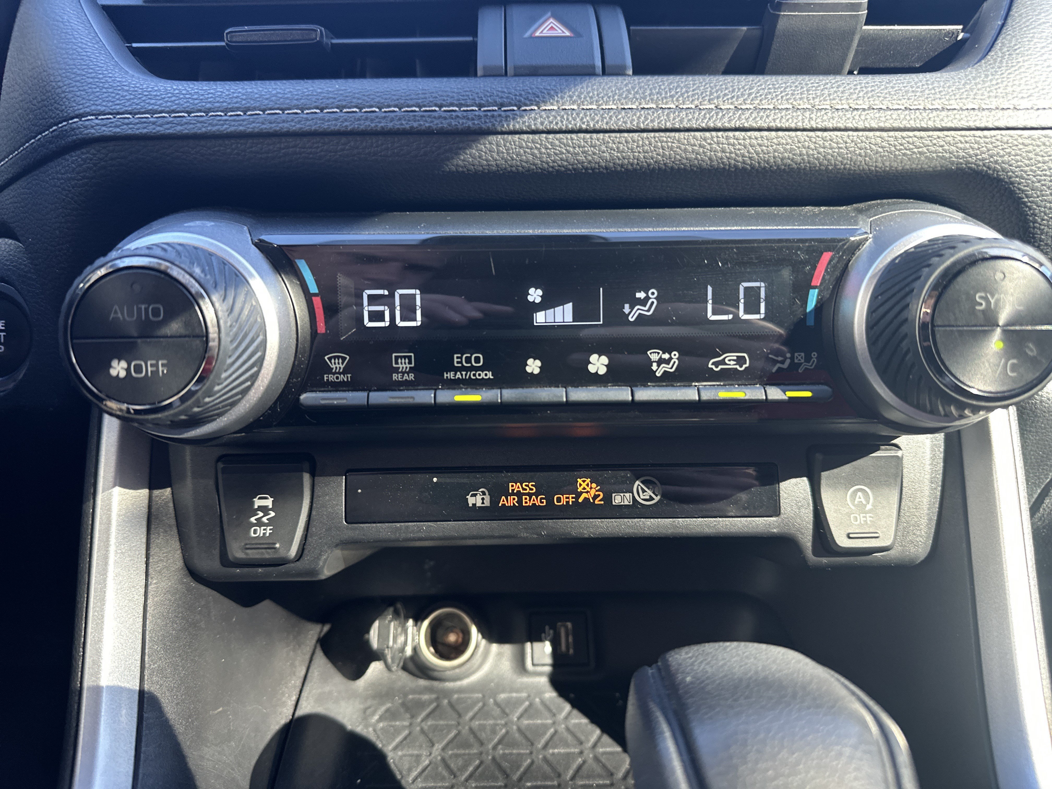 Used 2024 Toyota RAV4 XLE AWD/4WD image 28