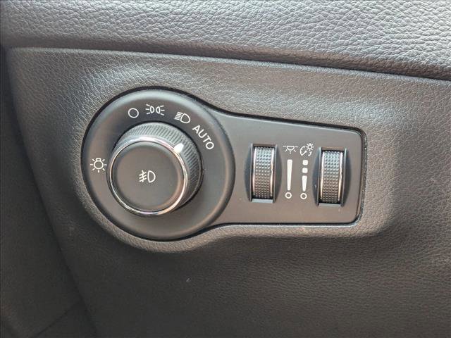 Used 2017 Jeep Compass Latitude w/ Popular Equipment Group AWD/4WD image 10