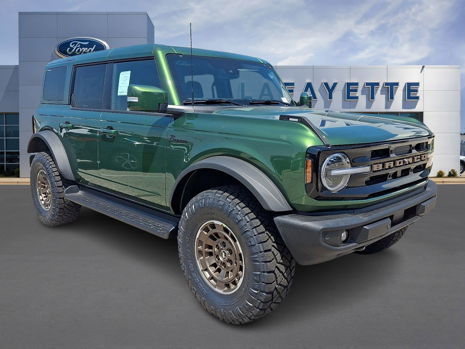 New 2025 Ford Bronco Outer Banks AWD/4WD image 1