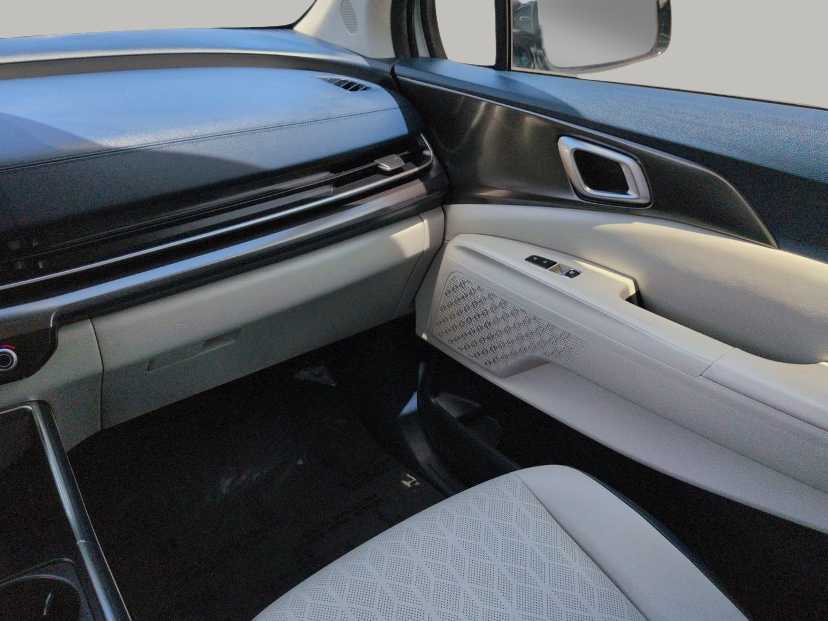 Certified 2025 Kia Carnival SX w/ SX Dark Edition Package FWD image 22
