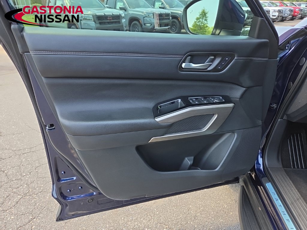 Certified 2024 Nissan Pathfinder Platinum w/ Cargo Package FWD image 17