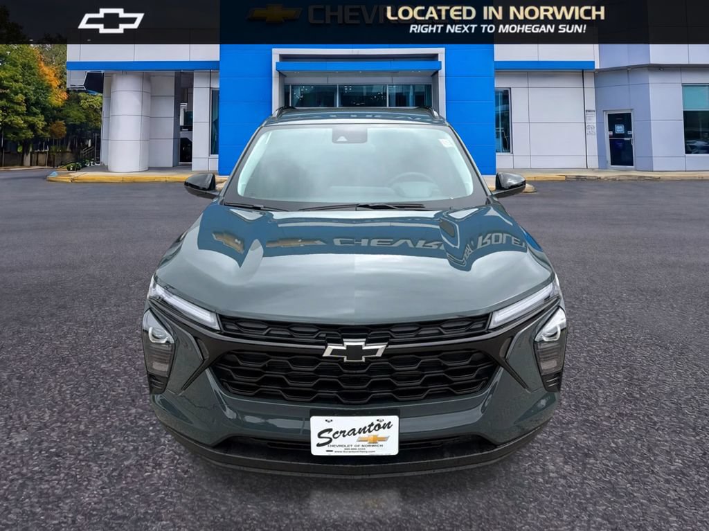New 2026 Chevrolet Trax LT w/ Midnight Edition FWD image 2