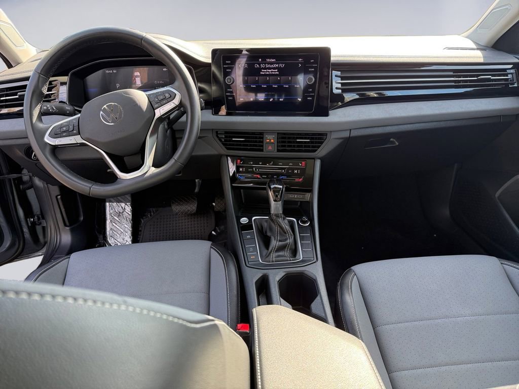 Used 2025 Volkswagen Jetta SE image 12