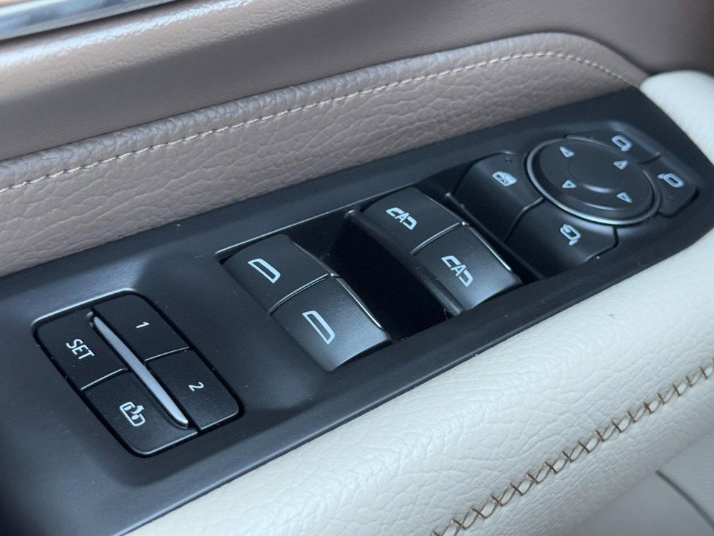 Used 2023 GMC Yukon Denali image 28