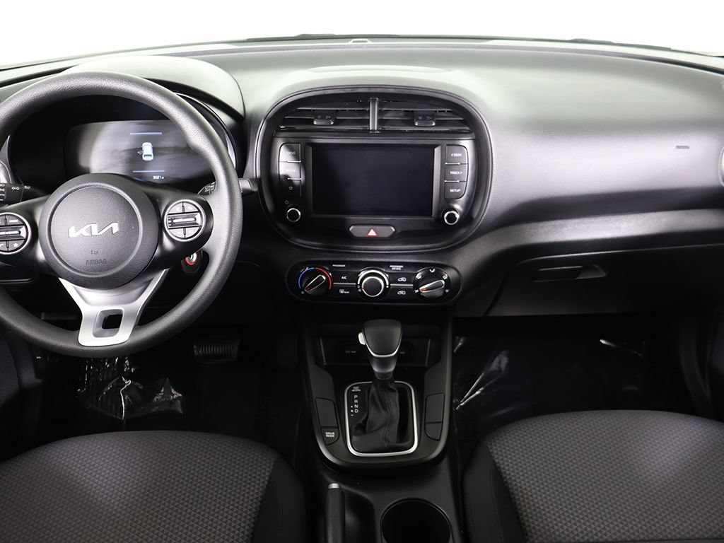Used 2025 Kia Soul LX w/ LX Technology Package FWD image 39
