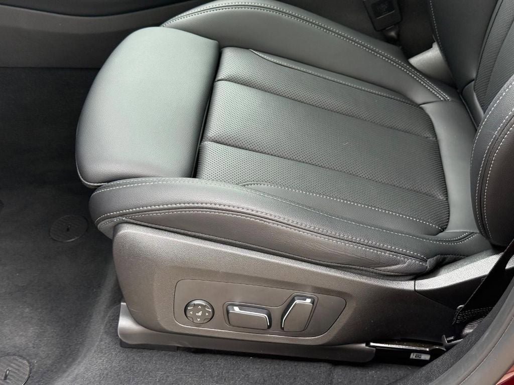 Used 2025 BMW X4 xDrive30i AWD/4WD image 23