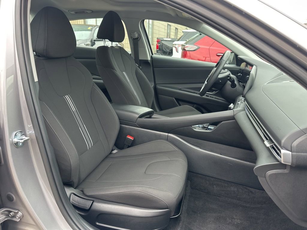 Certified 2025 Hyundai Elantra SEL FWD image 24