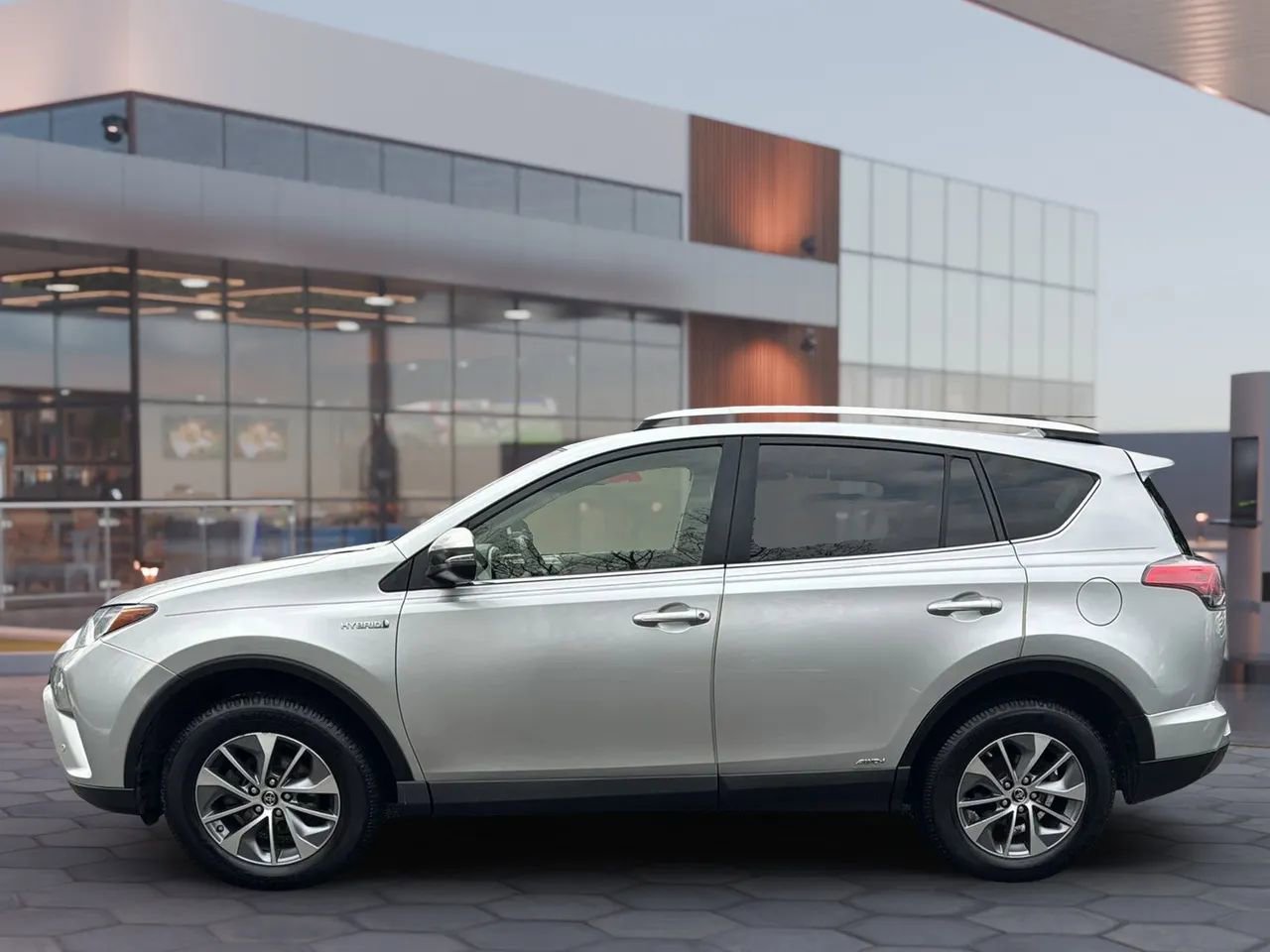 Used 2016 Toyota RAV4 XLE image 8