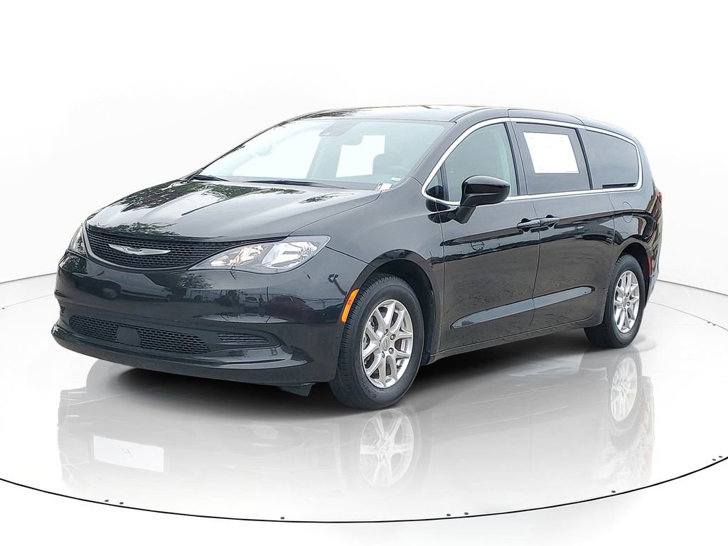 Used 2023 Chrysler Voyager LX FWD image 2