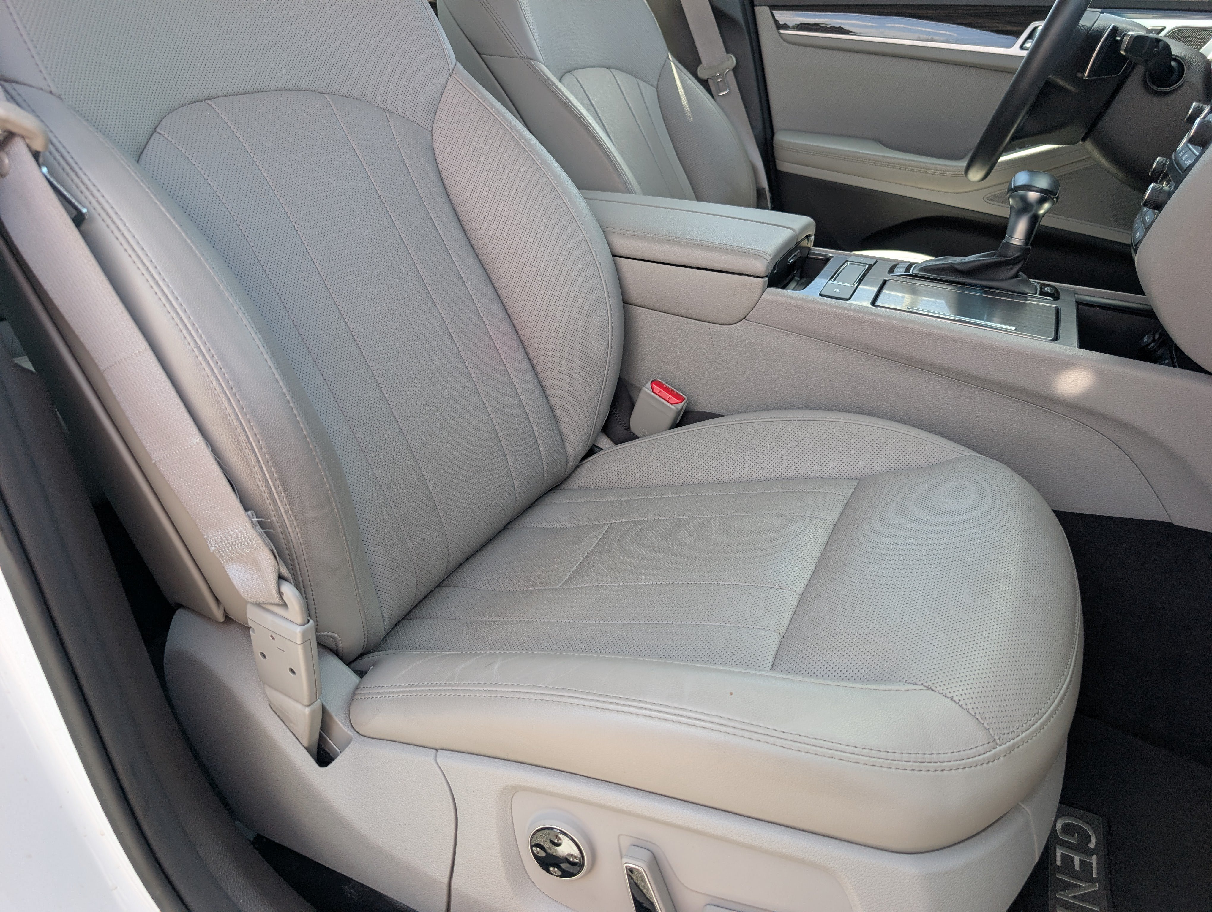 Used 2019 Genesis G80 3.8 RWD image 27
