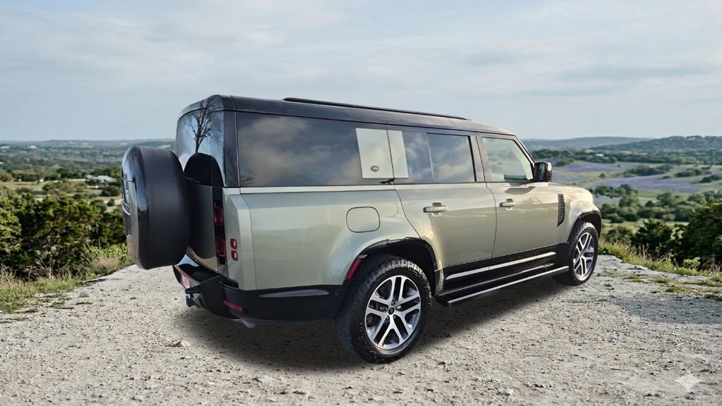 Used 2024 Land Rover Defender 130 X-Dynamic SE image 10