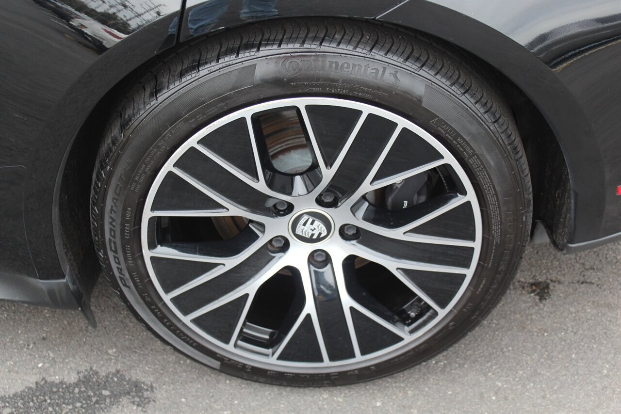 Used 2022 Porsche Taycan image 31