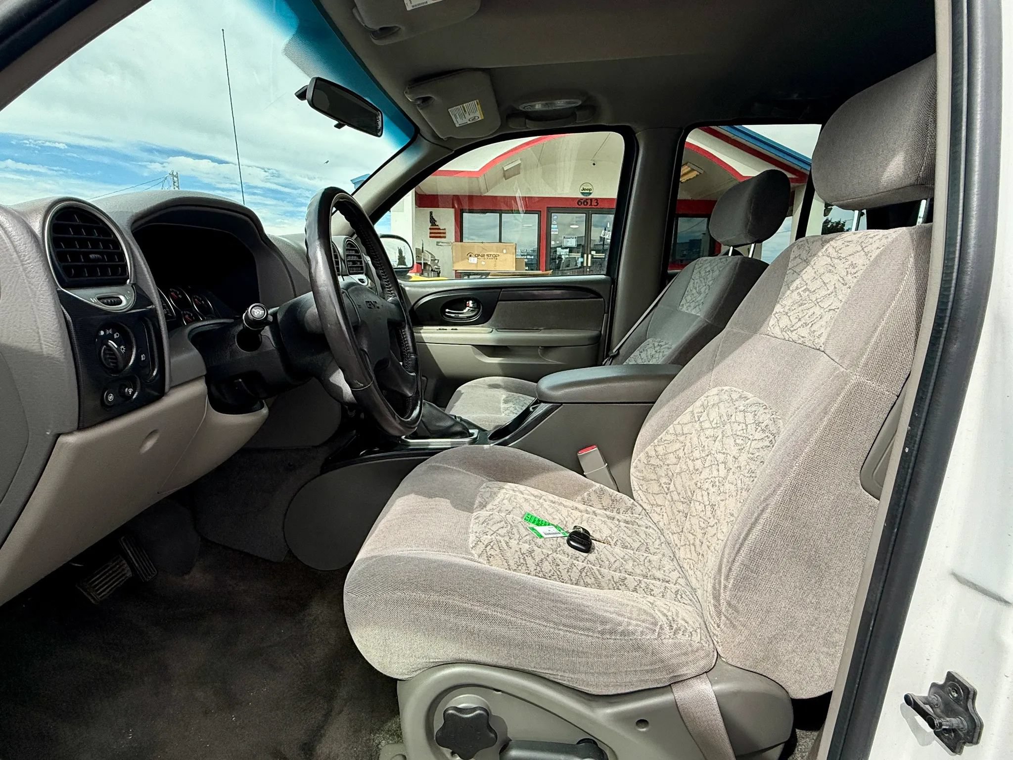 Used 2003 GMC Envoy SLE AWD/4WD image 9