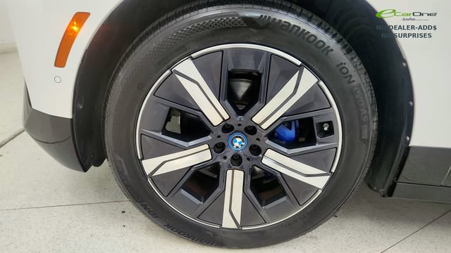 Used 2023 BMW iX xDrive50 w/ Sport Package AWD/4WD image 74