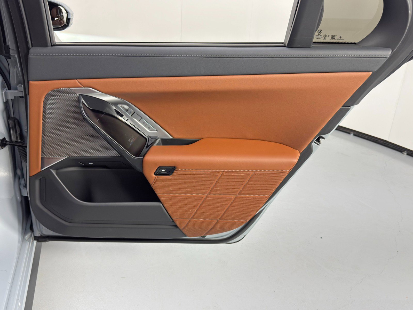 Used 2024 BMW i7 xDrive60 w/ Premium Package image 54