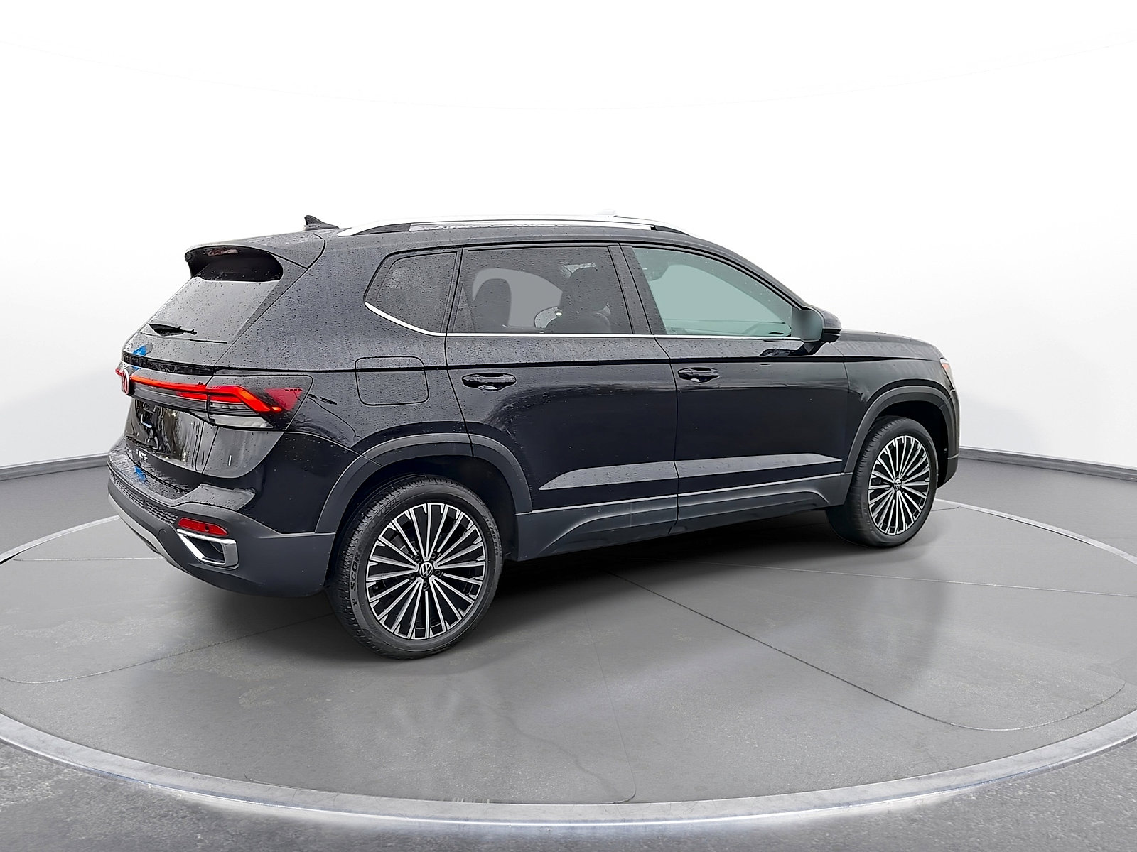 Used 2025 Volkswagen Taos SE FWD image 8