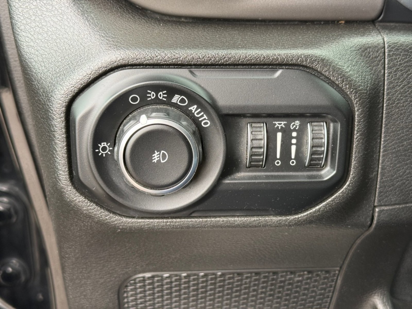 Used 2018 Jeep Wrangler Unlimited Sport S image 35