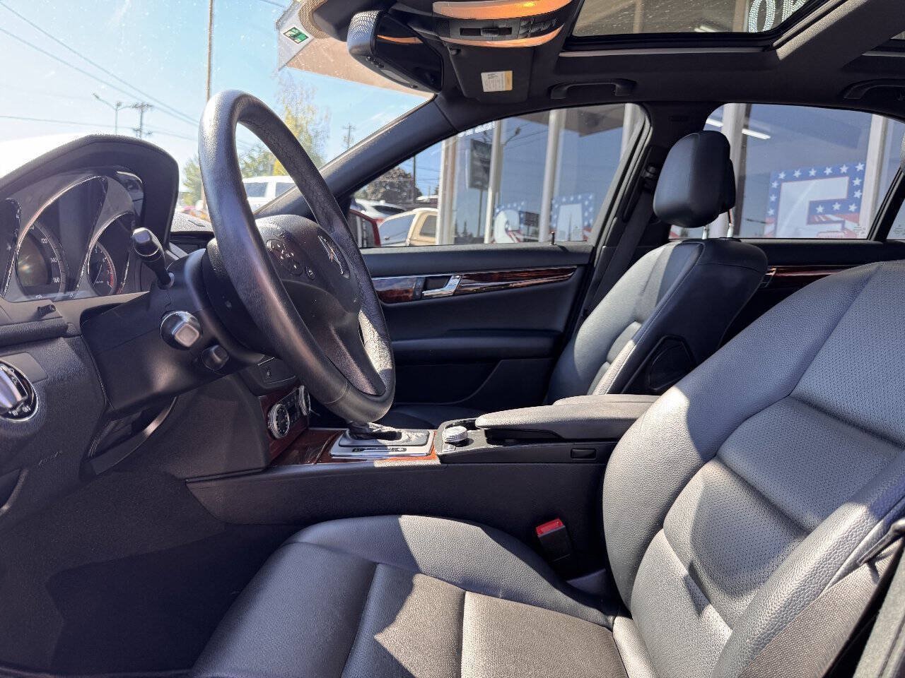 Used 2010 Mercedes-Benz C 300 Sedan image 28