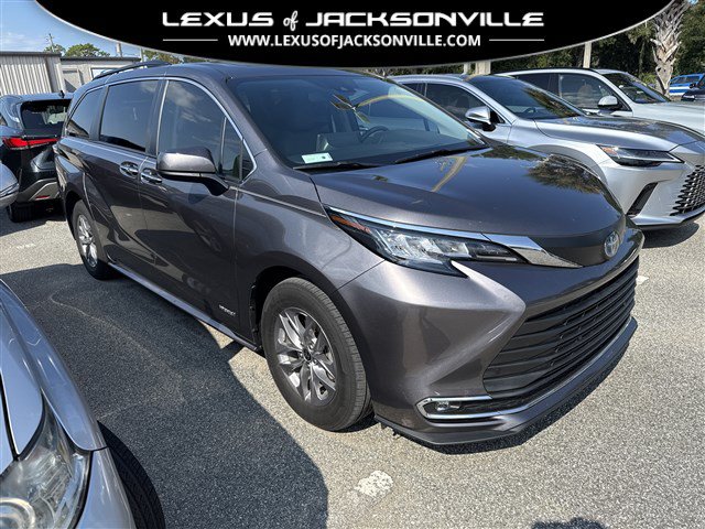 Used 2021 Toyota Sienna XLE