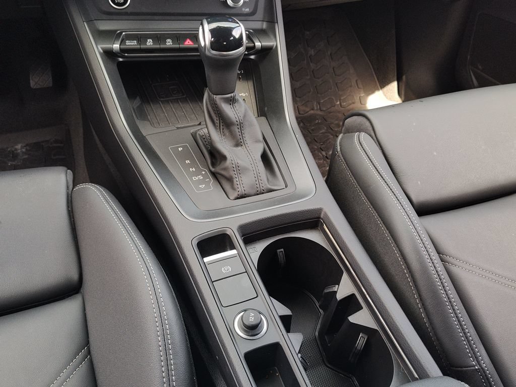 Certified 2025 Audi Q3 2.0T Premium w/ Convenience Package AWD/4WD image 31