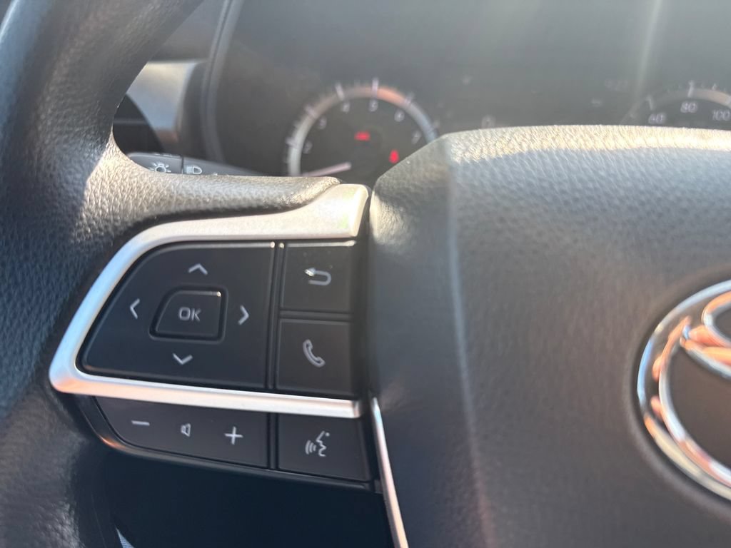 Used 2023 Toyota Highlander L FWD image 27