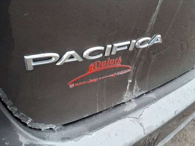 Used 2023 Chrysler Pacifica Touring-L FWD image 13