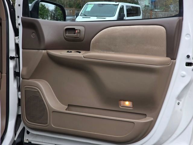 Used 1998 Toyota Sienna CE image 23