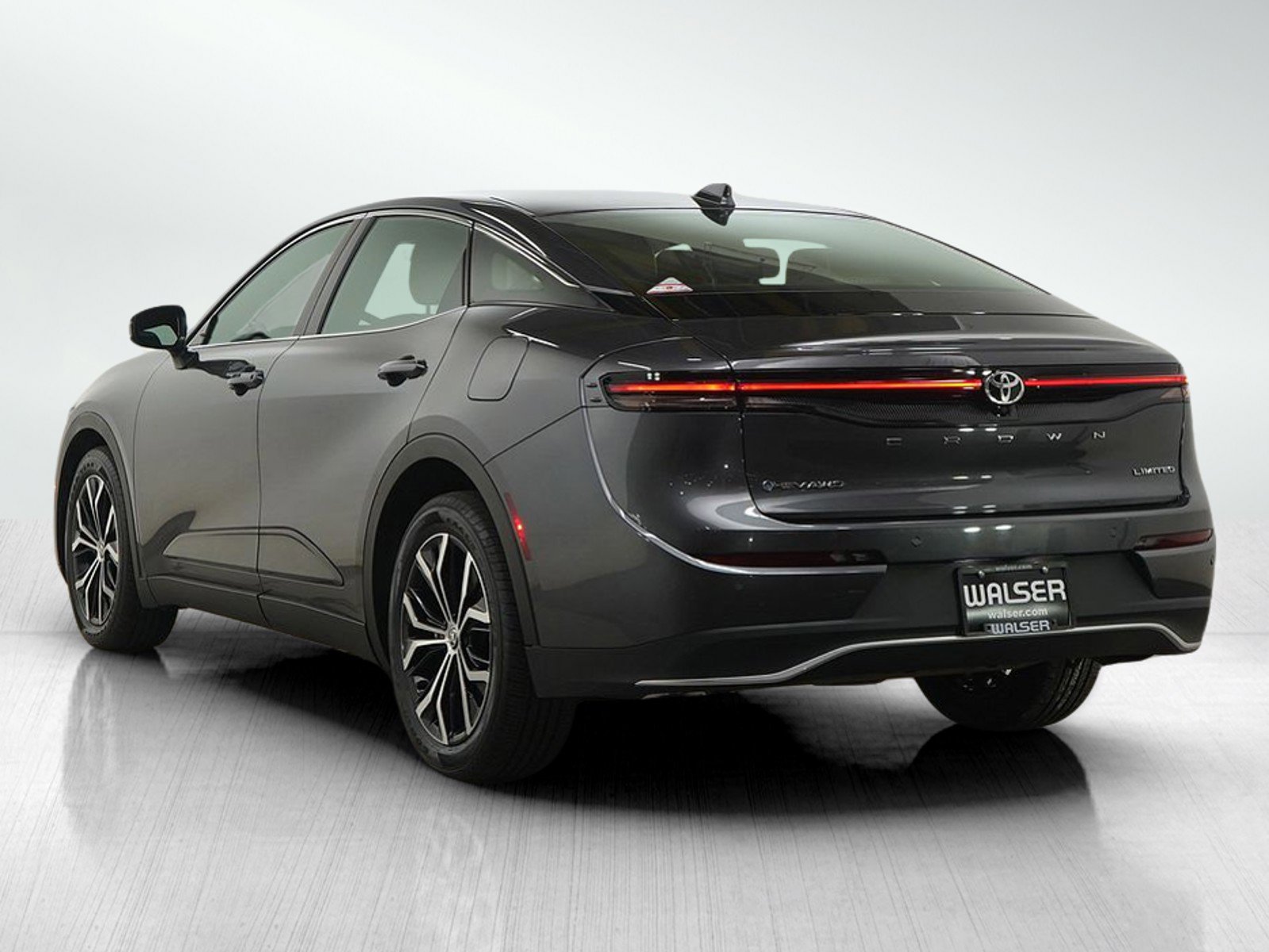 Used 2024 Toyota Crown Limited image 3