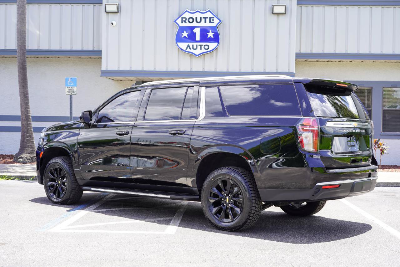 Used 2021 Chevrolet Suburban LT AWD/4WD image 3
