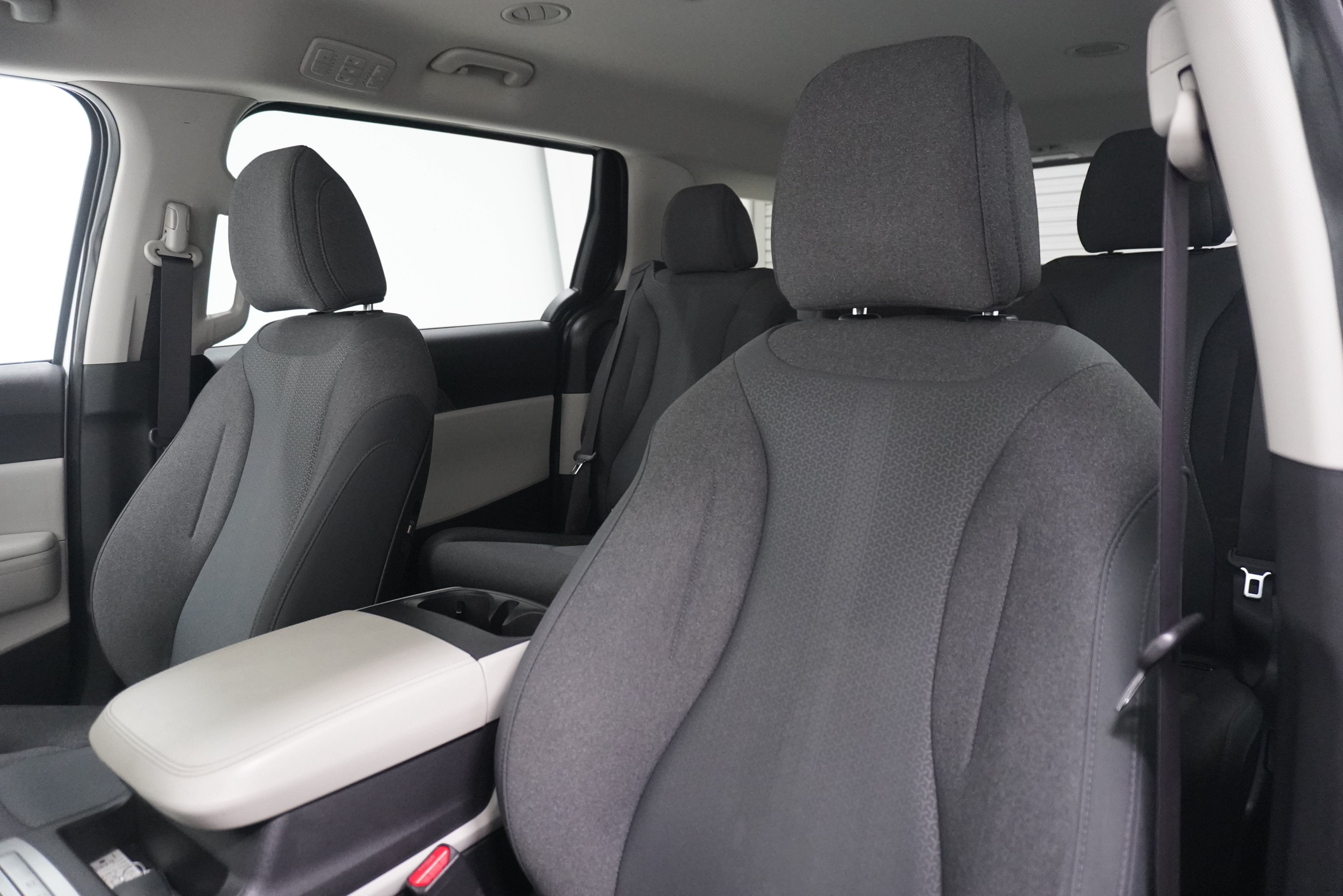 Used 2022 Kia Carnival LX FWD image 11