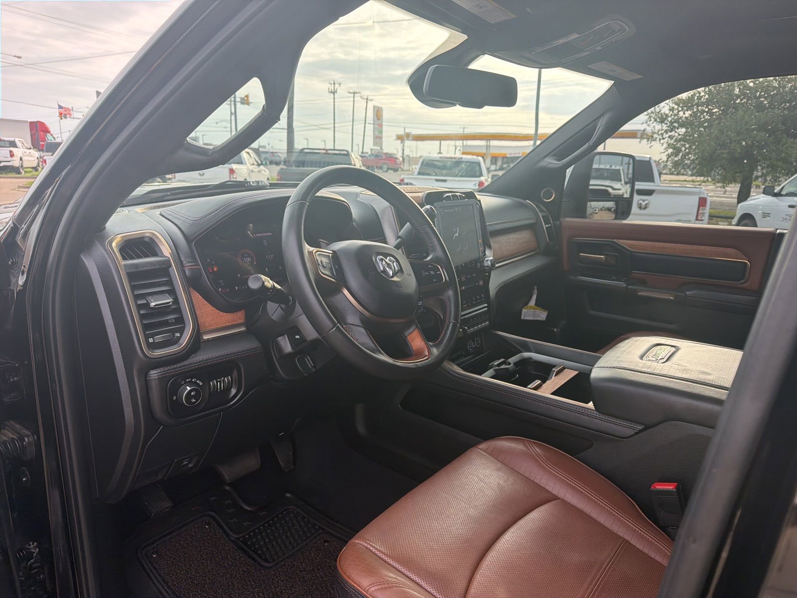 Used 2024 RAM 2500 Limited w/ Towing Technology Group AWD/4WD image 9