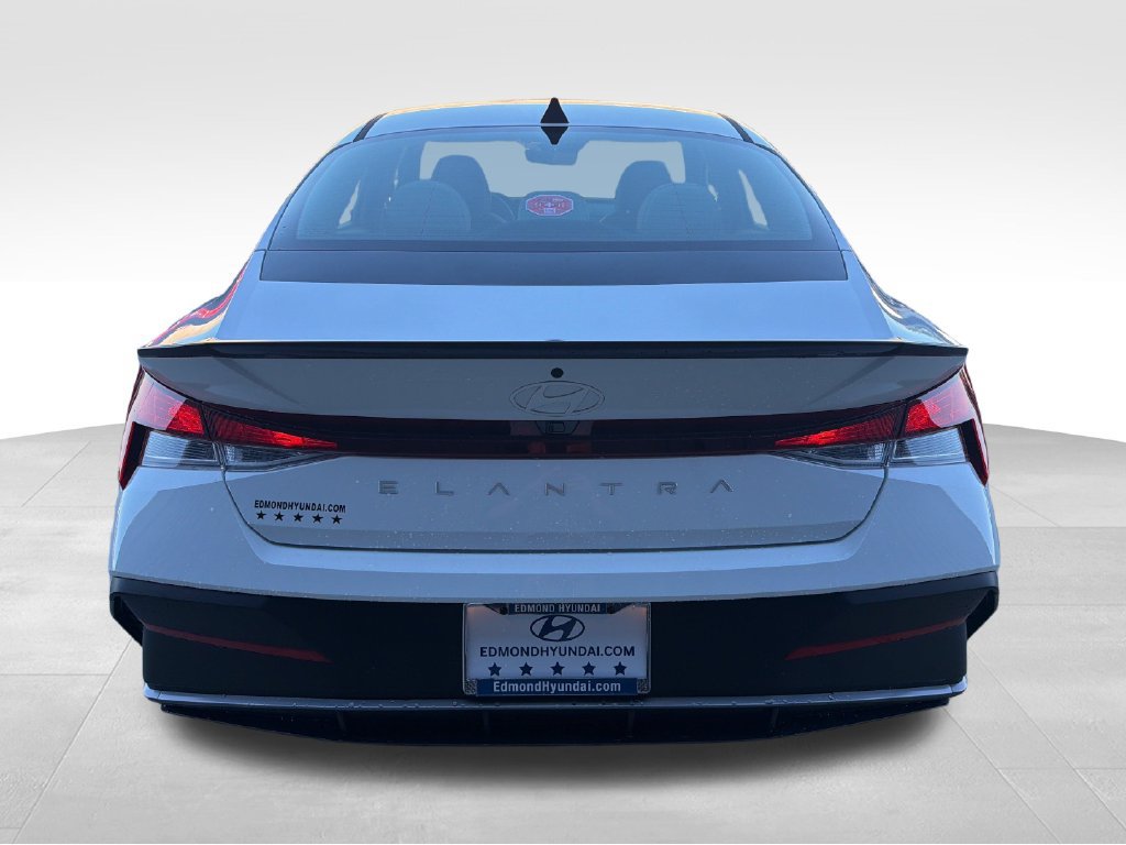 New 2026 Hyundai Elantra SEL Sport FWD image 5