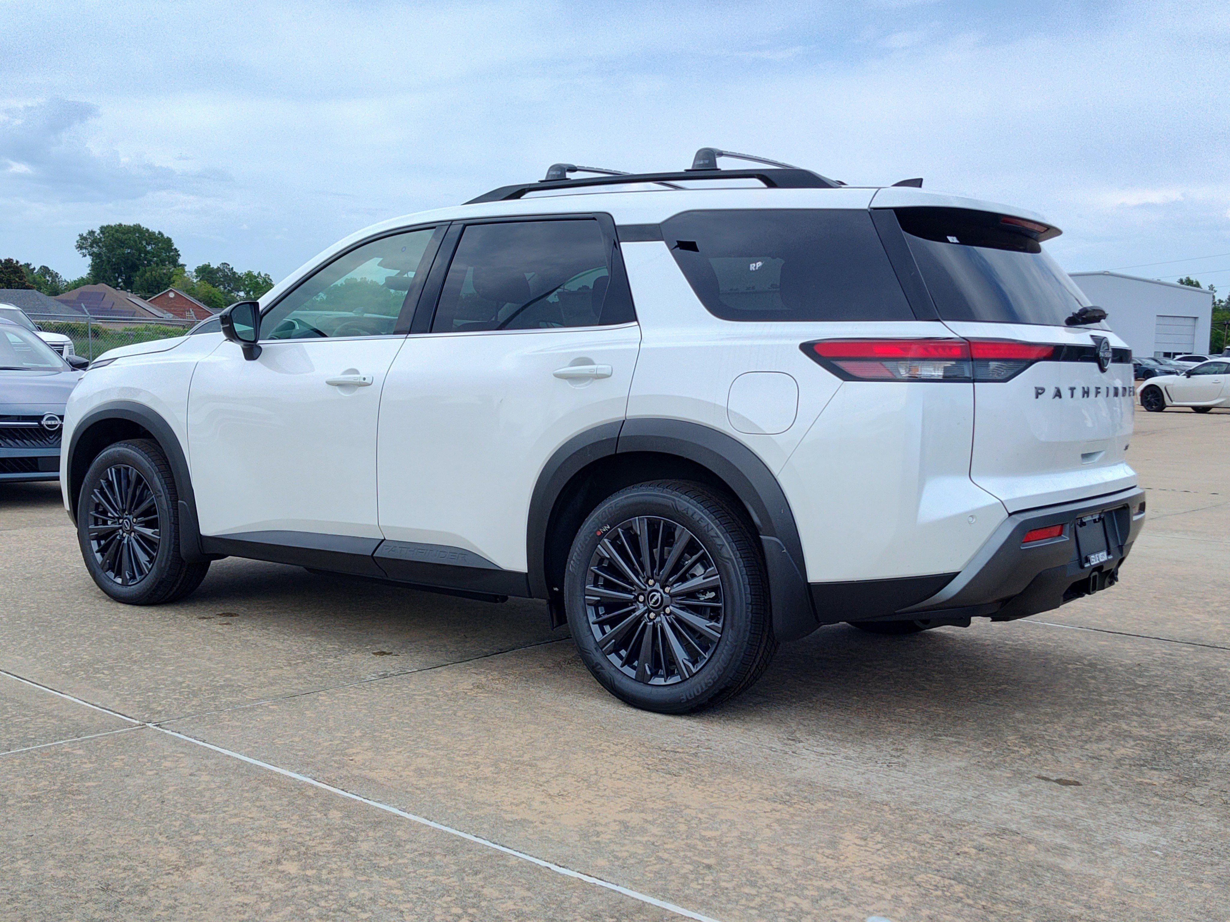 New 2026 Nissan Pathfinder SL w/ SL Premium Package FWD image 3